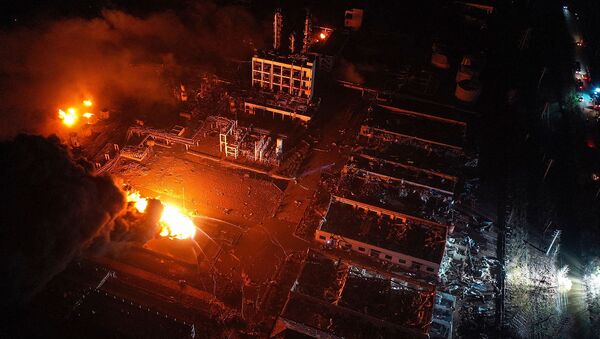 Огонь на месте взрыва на химическом заводе в графстве Сяншуй, провинция Цзянсу (21 марта 2019). Китай - Sputnik Армения