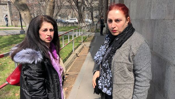 Уборщицы, обслуживающие парламент Армении, недовольны сокращением зарплат - Sputnik Армения