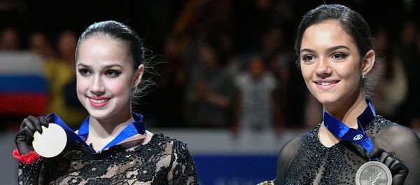 Алина Загитова и Евгения Медведева. Чемпионат мира по фигурному катанию в Японии, март 2019 - Sputnik Армения