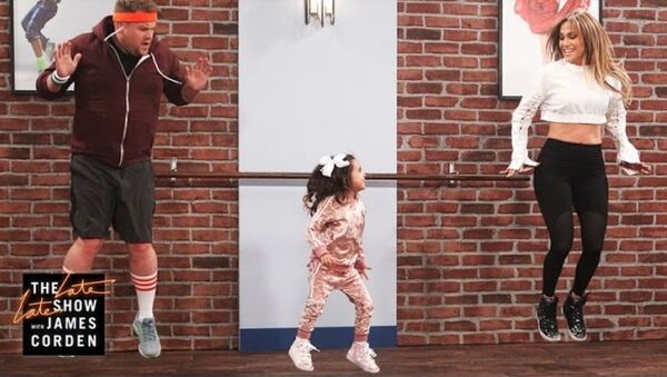 Джей Ло учится фитнесу у детей - Sputnik Армения