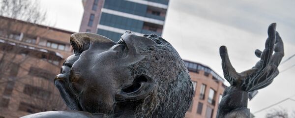 Памятник Арно Бабаджаняну Памятник Арно Бабаджаняну - Sputnik Արմենիա