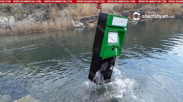 Обчистили, украли и пытались утопить: горькая судьба платежного терминала в Ереване - Sputnik Армения