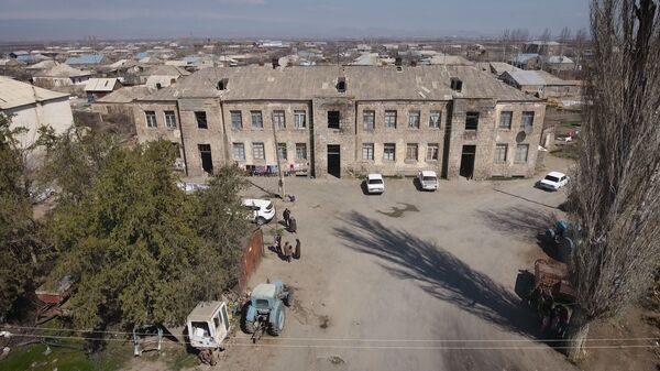 Я сильный, но иногда боюсь: камни валятся на головы спящих детей в армянском селе Ленуги Я сильный, но иногда боюсь: камни валятся на головы спящих детей в армянском селе Ленуги - Sputnik Армения