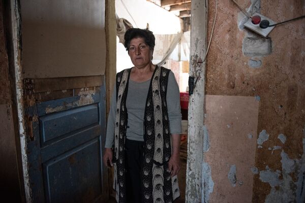 Երեխան վախենում է քնել. առաստաղից քարեր են ընկնում. լուսանկարներ և տեսանյութ Երեխան վախենում է քնել. առաստաղից քարեր են ընկնում. լուսանկարներ և տեսանյութ - Sputnik Արմենիա