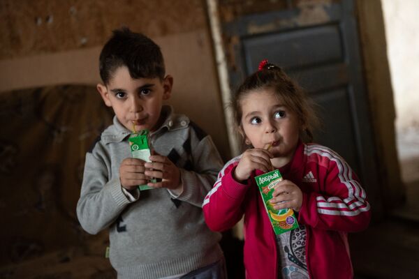 Я сильный, но иногда боюсь: камни валятся на головы спящих детей в армянском селе Ленуги Я сильный, но иногда боюсь: камни валятся на головы спящих детей в армянском селе Ленуги - Sputnik Армения