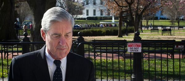 Специальный советник Роберт Мюллер проходит мимо Белого дома после посещения службы в Епископальной церкви Святого Иоанна (24 марта 2019). Вашингтон Специальный советник Роберт Мюллер проходит мимо Белого дома после посещения службы в Епископальной церкви Святого Иоанна (24 марта 2019). Вашингтон - Sputnik Армения