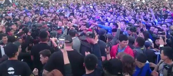 Толпа у сцены к Тимати в Бишкеке Толпа у сцены к Тимати в Бишкеке - Sputnik Армения