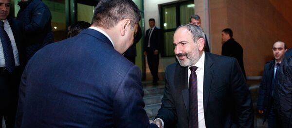 Премьер-министр Никол Пашинян в сопровождении президента ФФА Артура Ванецяна посетил академию футбола (25 марта 2019). Еревaн Премьер-министр Никол Пашинян в сопровождении президента ФФА Артура Ванецяна посетил академию футбола (25 марта 2019). Еревaн - Sputnik Армения