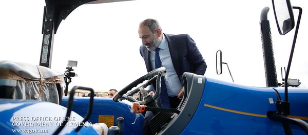 Премьер-министр Никол Пашинян принял участие на торжественном открытии молочного завода компании Спайка (26 марта 2019). Еревaн - Sputnik Արմենիա