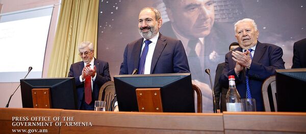 Премьер-министр Никол Пашинян посетил заседание Национальной академии наук Армении (26 марта 2019). Еревaн Премьер-министр Никол Пашинян посетил заседание Национальной академии наук Армении (26 марта 2019). Еревaн - Sputnik Արմենիա