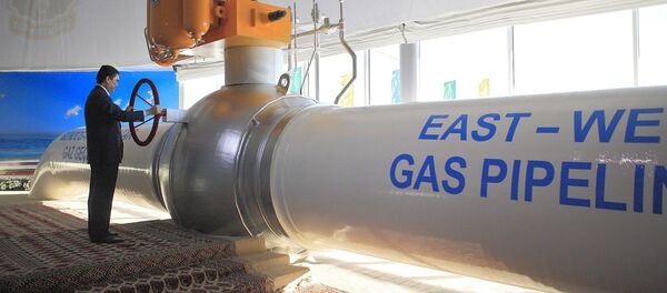 Гурбангулы Бердымухамедов дает запуск газопроводу Восток-Запад Гурбангулы Бердымухамедов дает запуск газопроводу Восток-Запад - Sputnik Армения