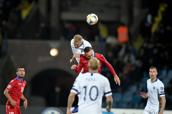 Пытка под названием армянский футбол: как вернуть игру без тренера и без перспектив - Sputnik Армения