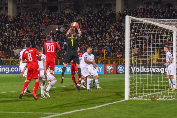 Пытка под названием армянский футбол: как вернуть игру без тренера и без перспектив - Sputnik Армения