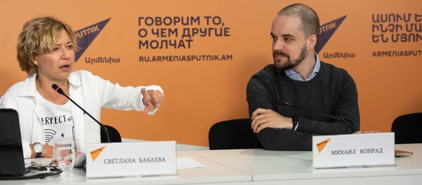 Светлана Бабаева и Михаил Конрад на учебном проекте SputnikPro (27 марта 2019). Еревaн Светлана Бабаева и Михаил Конрад на учебном проекте SputnikPro (27 марта 2019). Еревaн - Sputnik Արմենիա