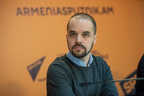 Ինչպե՞ս կուլ չտալ ֆեյքերի խայծը. Բաբաևան` ժամանակակից լրատվության բացերի մասին Ինչպե՞ս կուլ չտալ ֆեյքերի խայծը. Բաբաևան` ժամանակակից լրատվության բացերի մասին - Sputnik Արմենիա