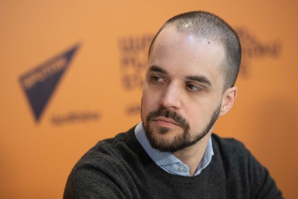 Только так СМИ могут привлечь аудиторию: российский эксперт о новых медиатрендах Только так СМИ могут привлечь аудиторию: российский эксперт о новых медиатрендах - Sputnik Армения