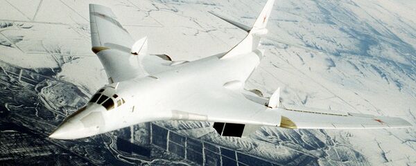 Военный самолет Ту-160 во время учебно-боевого полета - Sputnik Армения