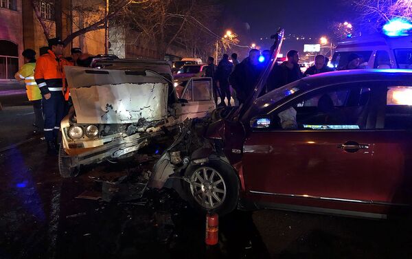 Дорожно-транспортное происшествие на улице Мхитара Гераци (27 марта 2019). Еревaн - Sputnik Армения