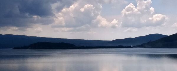Облака над озером Севан Облака над озером Севан - Sputnik Արմենիա