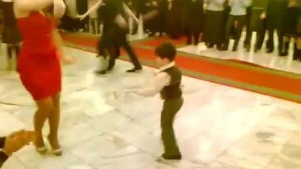Маленький мальчик танцует лезгинку - Sputnik Армения