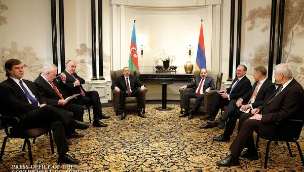 Встреча премьер-министра Армении Никола Пашиняна и президента Азербайджана Ильхама Алиева (29 марта 2019). Вена - Sputnik Армения