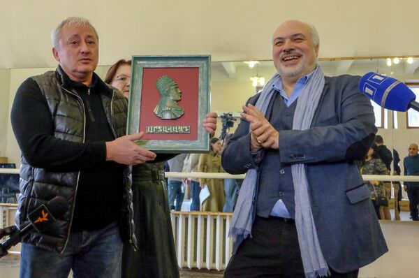 35 лет назад Орбелян купил другу билет в Китай: как француз отблагодарил дирижера - Sputnik Армения