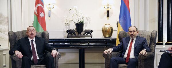 Встреча премьер-министра Армении Никола Пашиняна и президента Азербайджана Ильхама Алиева (29 марта 2019). Вена Встреча премьер-министра Армении Никола Пашиняна и президента Азербайджана Ильхама Алиева (29 марта 2019). Вена - Sputnik Արմենիա