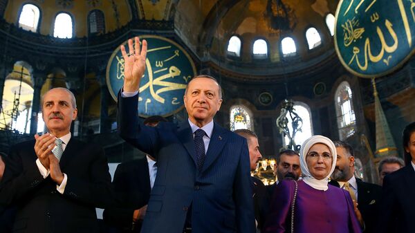 Президент Турции Реджеп Тайип Эрдоган с супругой Эмине в соборе Святой Софии (31 марта 2018 ). Стамбул - Sputnik Армения
