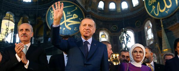 Президент Турции Реджеп Тайип Эрдоган с супругой Эмине в соборе Святой Софии (31 марта 2018 ). Стамбул - Sputnik Արմենիա