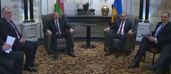 Встреча премьер-министра Армении Никола Пашиняна и президента Азербайджана Ильхама Алиева (29 марта 2019). Вена - Sputnik Армения