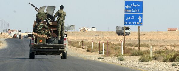 Бойцы движения Хезболла на передовых позициях Сирийской Арабской Армии у дороги из Хомса в Пальмиру (1 ноября 2015). Сирия - Sputnik Армения