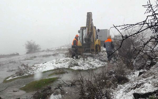 Восстановительные работы на водопроводе Арзни-2 Ереван (30 марта 2019). Село Гетамеч - Sputnik Армения