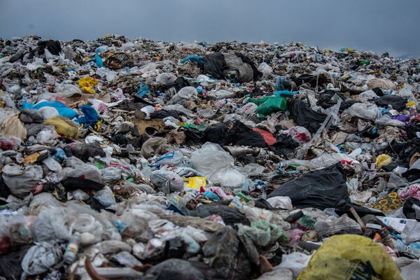 Գոնե Երևանի աղբը այստեղ չհասներ. աղբավայրի պատճառով Մասիսում սովորում են չշնչել Գոնե Երևանի աղբը այստեղ չհասներ. աղբավայրի պատճառով Մասիսում սովորում են չշնչել - Sputnik Արմենիա