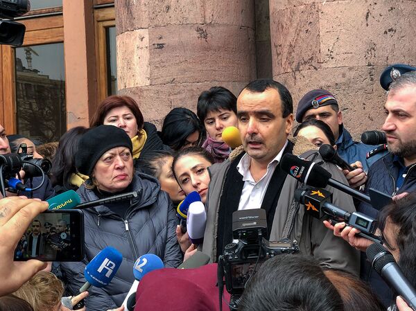 Հանդիպումը կայացավ. ինչ է խոստացել Փաշինյանն օպերայի թատրոնի աշխատակիցներին Հանդիպումը կայացավ. ինչ է խոստացել Փաշինյանն օպերայի թատրոնի աշխատակիցներին - Sputnik Արմենիա