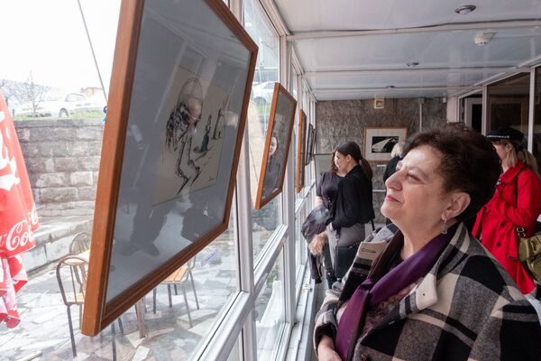 Аброян порой заряжает общество на доброту: первое апреля – день шуток, а не обмана Аброян порой заряжает общество на доброту: первое апреля – день шуток, а не обмана - Sputnik Армения