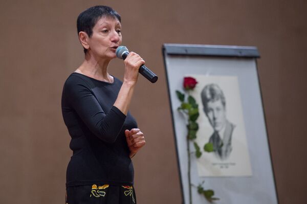 Мастер художественного чтения Анна Микаелян Мастер художественного чтения Анна Микаелян - Sputnik Армения