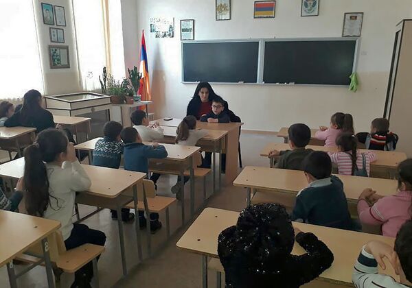 Ինչ է պատերազմի արժէքը, եւ ինչ է խաղաղութեան գինը. հարցուր 6-ամեայ Գեղամին Ինչ է պատերազմի արժէքը, եւ ինչ է խաղաղութեան գինը. հարցուր 6-ամեայ Գեղամին - Sputnik Արմենիա