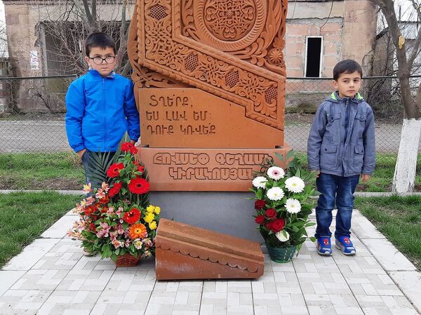 Ինչ է պատերազմի արժէքը, եւ ինչ է խաղաղութեան գինը. հարցուր 6-ամեայ Գեղամին Ինչ է պատերազմի արժէքը, եւ ինչ է խաղաղութեան գինը. հարցուր 6-ամեայ Գեղամին - Sputnik Արմենիա