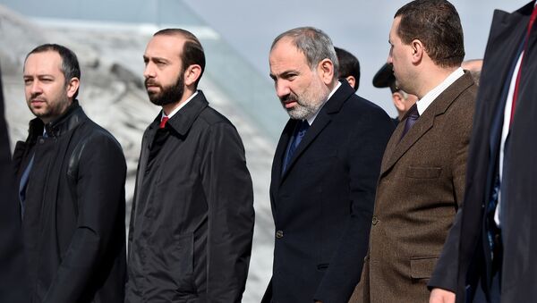 Эдуард Агаджанян, Арарат Мирзоян, Никол Пашинян и Габриел Балаян посетили военный пантеон Ераблур (2 апреля 2019). Еревaн - Sputnik Армения