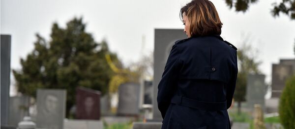 Вице-спикер парламента Лена Назарян в военном пантеоне Ераблур (2 апреля 2019). Еревaн - Sputnik Արմենիա