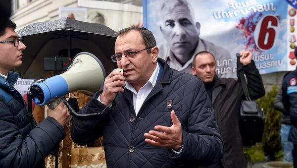 Представители АРФ Дашнакцутюн устроили акцию протеста перед зданием генпрокуратуры Армении (2 апреля 2019). Еревaн - Sputnik Армения