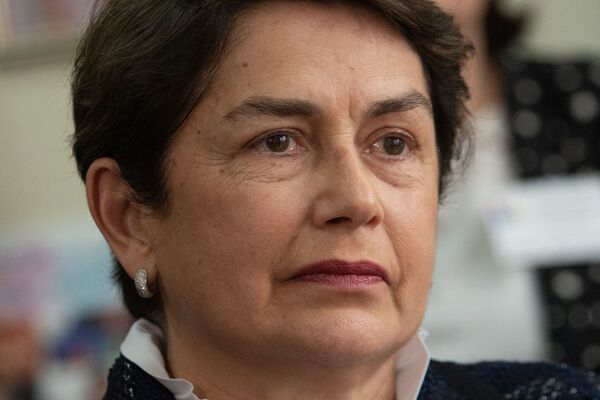 Ես Նունեն եմ` նախագահի կինը, եկել եմ ծանոթանալու. կեքս ու պիցցա Սարգսյանի կնոջ համար Ես Նունեն եմ` նախագահի կինը, եկել եմ ծանոթանալու. կեքս ու պիցցա Սարգսյանի կնոջ համար - Sputnik Արմենիա