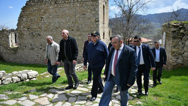 Президенты Армении и Карабаха Армен Саркисян и Бако Саакян посетили винный завод Катаро (2 апреля 2019). Село Тох - Sputnik Армения