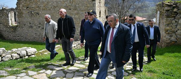 Президенты Армении и Карабаха Армен Саркисян и Бако Саакян посетили винный завод Катаро (2 апреля 2019). Село Тох Президенты Армении и Карабаха Армен Саркисян и Бако Саакян посетили винный завод Катаро (2 апреля 2019). Село Тох - Sputnik Армения