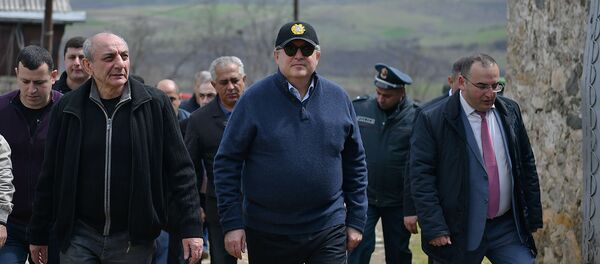 Президенты Армении и Карабаха Армен Саркисян и Бако Саакян посетили винный завод Катаро (2 апреля 2019). Село Тох Президенты Армении и Карабаха Армен Саркисян и Бако Саакян посетили винный завод Катаро (2 апреля 2019). Село Тох - Sputnik Արմենիա