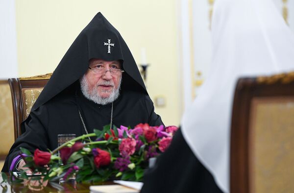Гарегин II попросил Патриарха Кирилла помочь делу освобождения в Азербайджане Казаряна Гарегин II попросил Патриарха Кирилла помочь делу освобождения в Азербайджане Казаряна - Sputnik Армения