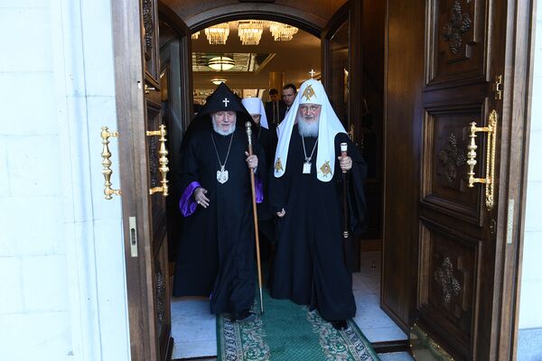 Гарегин II попросил Патриарха Кирилла помочь делу освобождения в Азербайджане Казаряна Гарегин II попросил Патриарха Кирилла помочь делу освобождения в Азербайджане Казаряна - Sputnik Армения