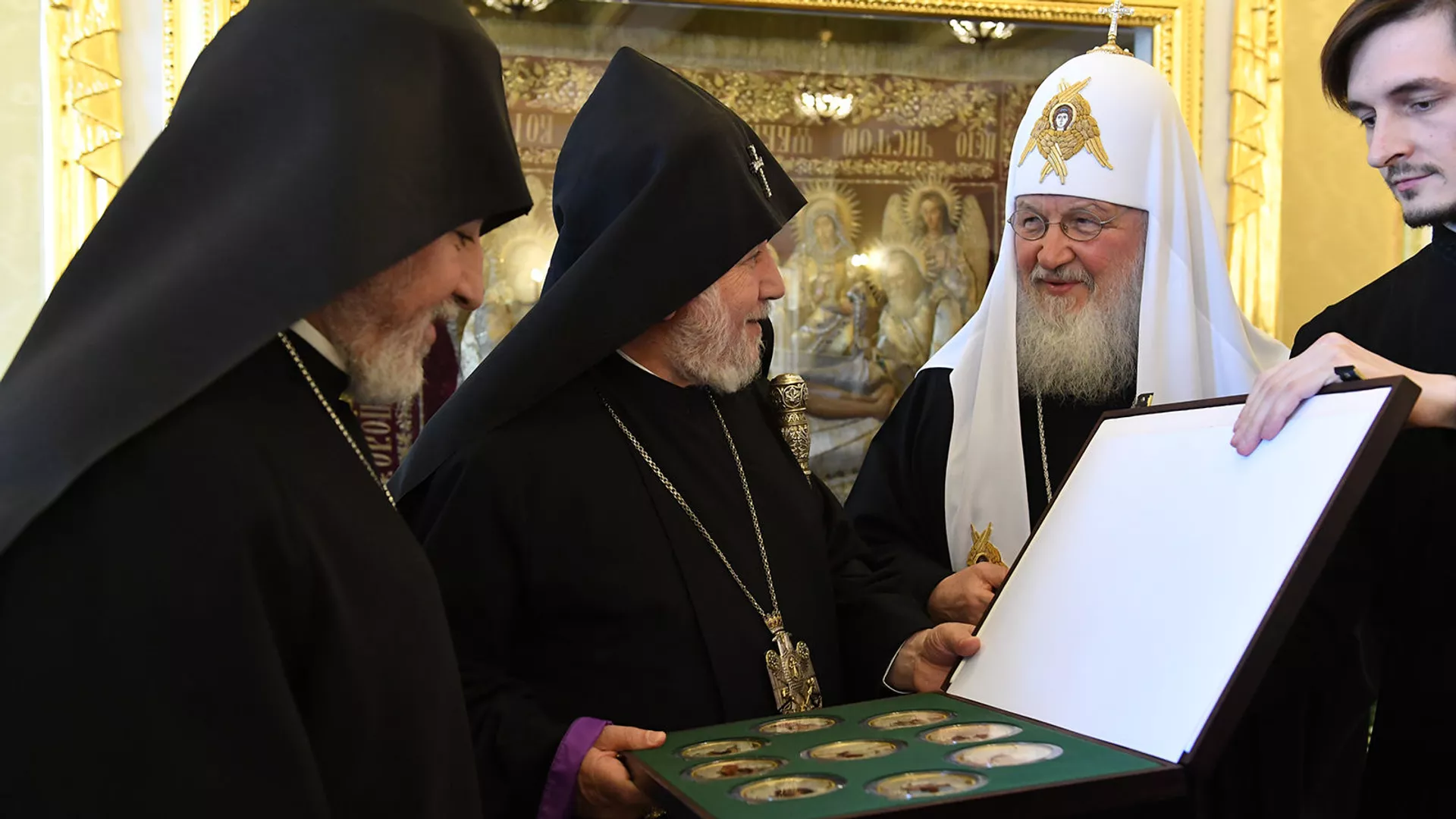 Встреча Верховного Патриарха и Католикоса всех армян Гарегина II с Патриархом Московским и всея Руси Кириллом в Даниловом монастыре (2 апреля 2019). Москвa