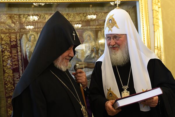 Гарегин II попросил Патриарха Кирилла помочь делу освобождения в Азербайджане Казаряна Гарегин II попросил Патриарха Кирилла помочь делу освобождения в Азербайджане Казаряна - Sputnik Армения