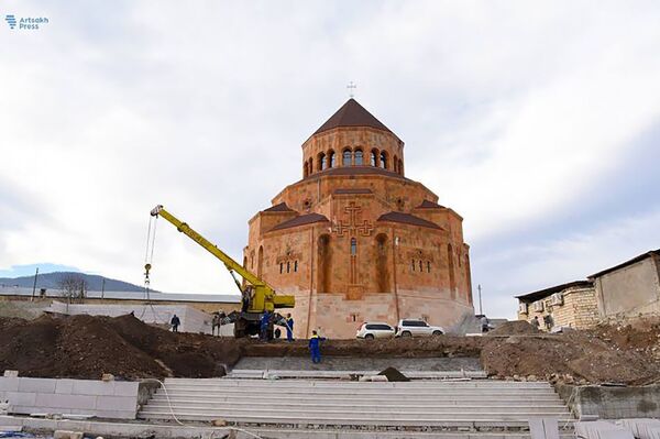 Ստեփանակերտի Աստվածամոր Սուրբ Հովանի մայր տաճարի շինարարությունը - Sputnik Արմենիա